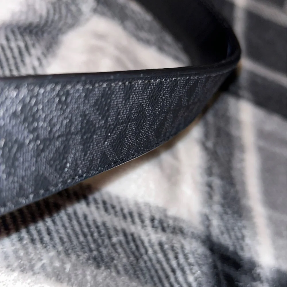 Authentic Michael kors leather designer belt - Picture 2 of 3